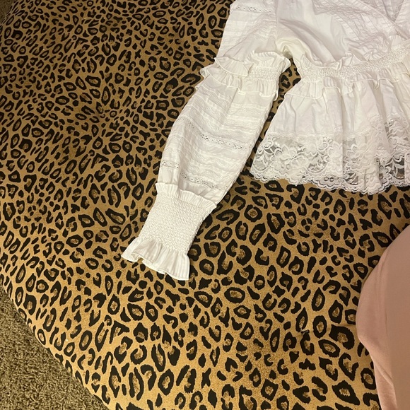 Chic White Ruffled Blouse - Picture 5 of 6